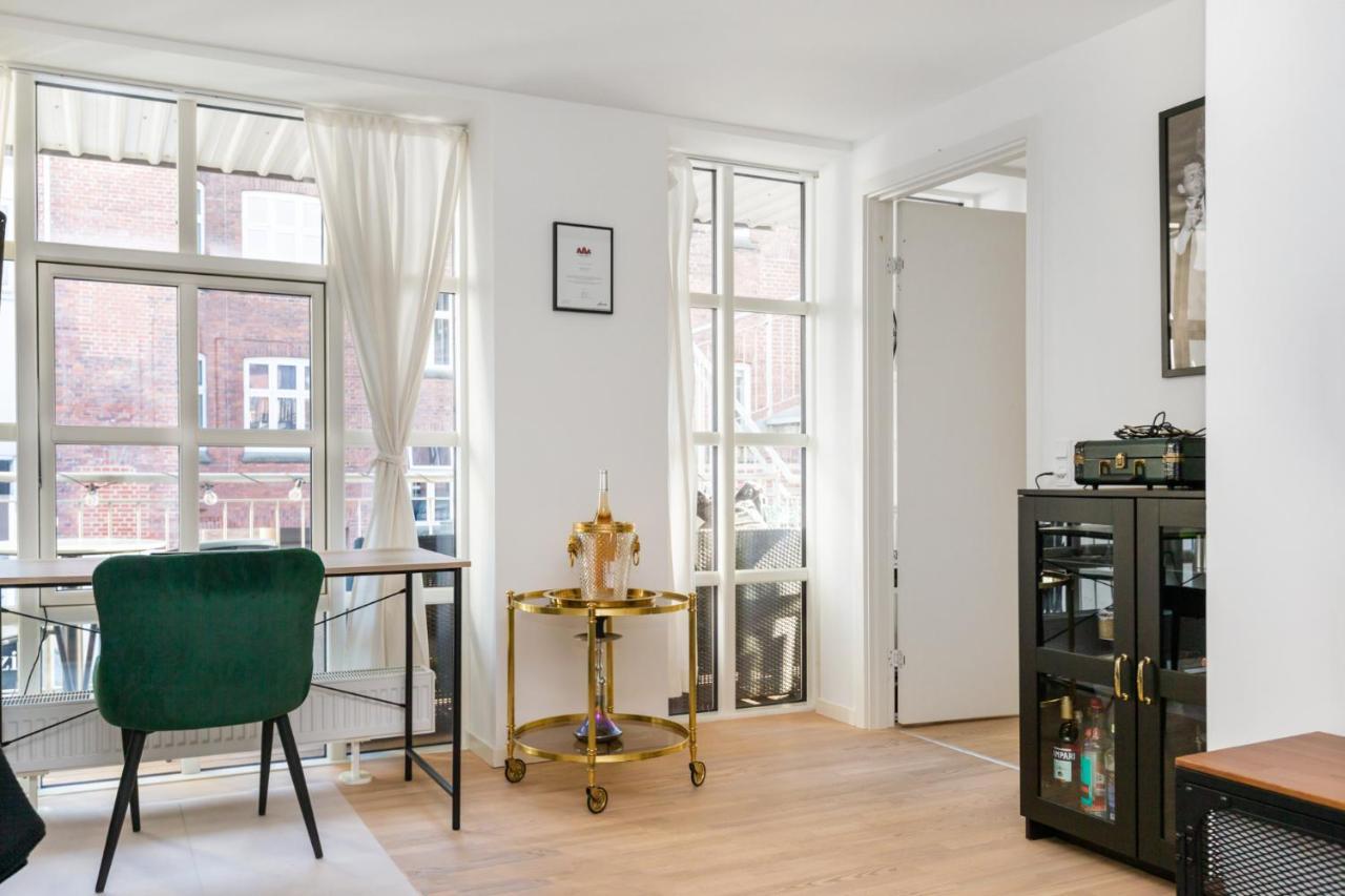 Appartement 200 M Fra Rutebilstation - Privat Terrasse, Grill à Århus Extérieur photo
