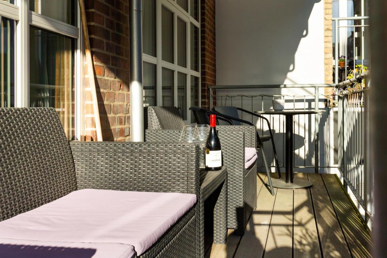 Appartement 200 M Fra Rutebilstation - Privat Terrasse, Grill à Århus Extérieur photo